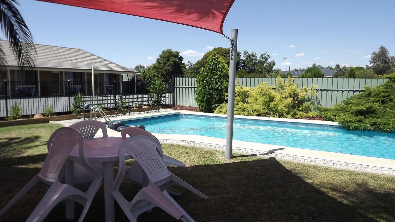 Culcairn Motor Inn 외부 사진
