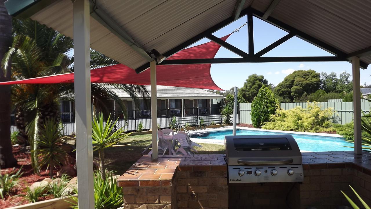 Culcairn Motor Inn 외부 사진