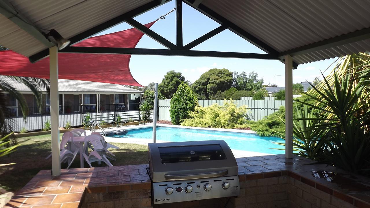 Culcairn Motor Inn 외부 사진