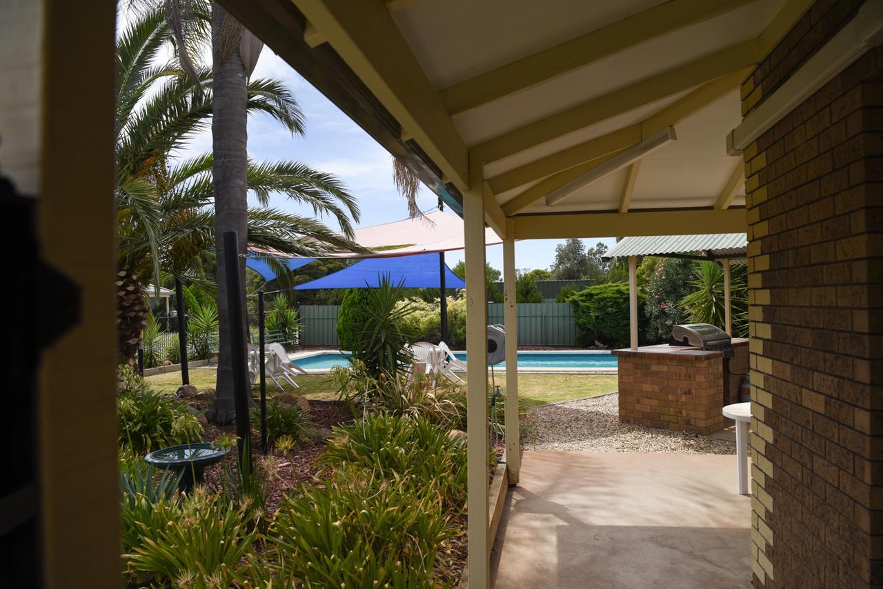 Culcairn Motor Inn 외부 사진