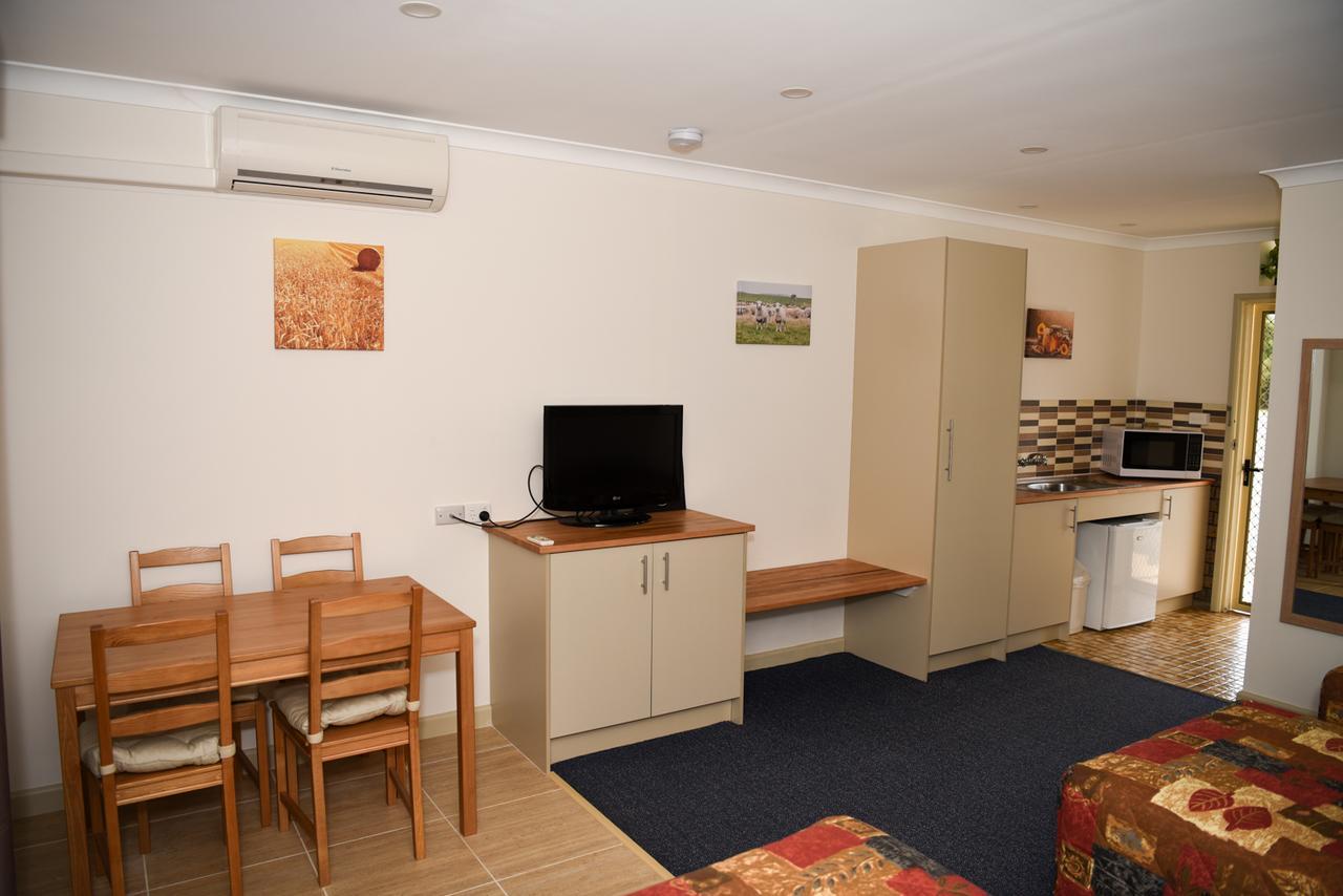 Culcairn Motor Inn 외부 사진