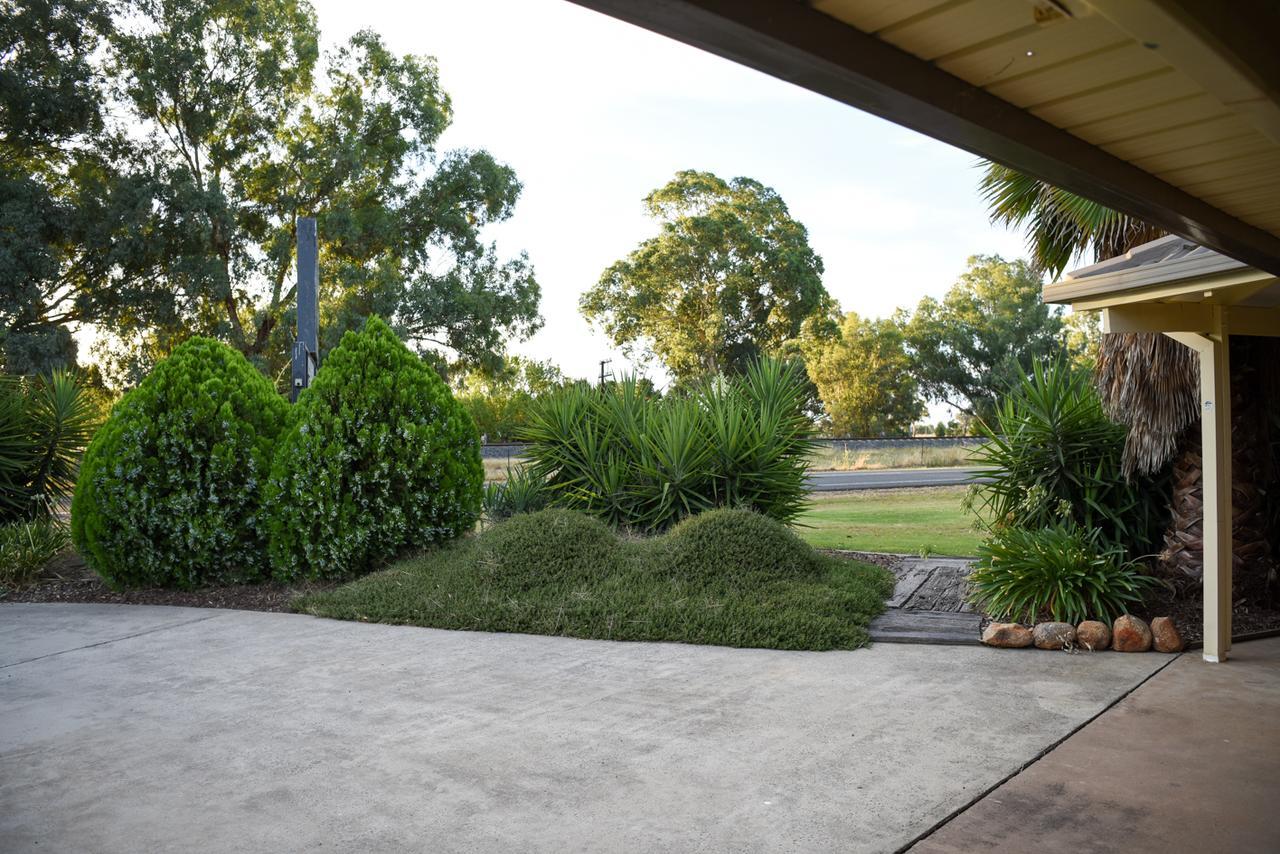 Culcairn Motor Inn 외부 사진