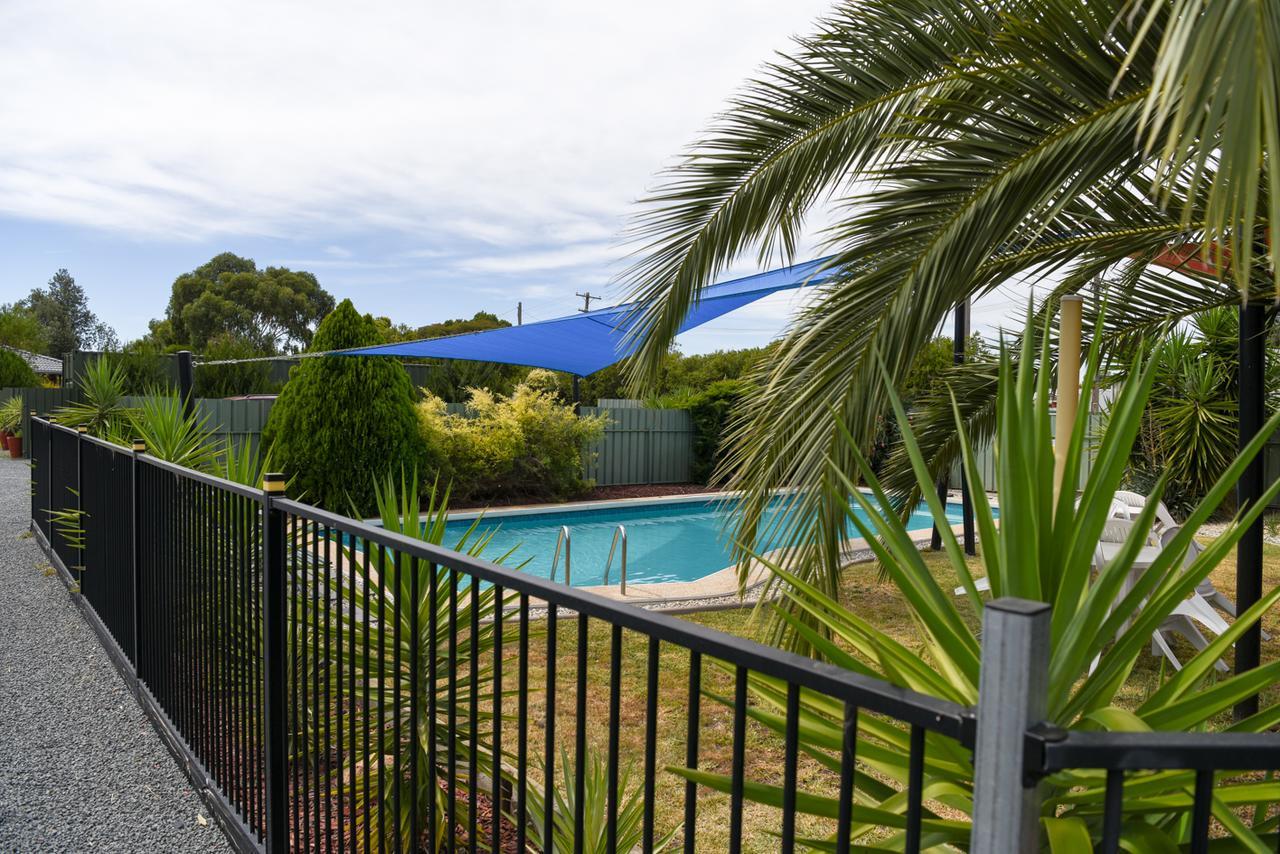 Culcairn Motor Inn 외부 사진